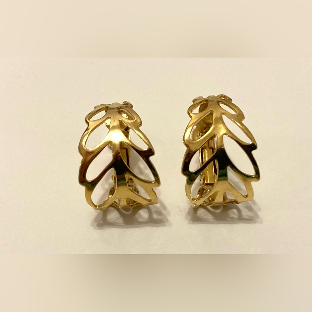 Vintage Napier gold colored hoop clip-on earrings leaf shape.
